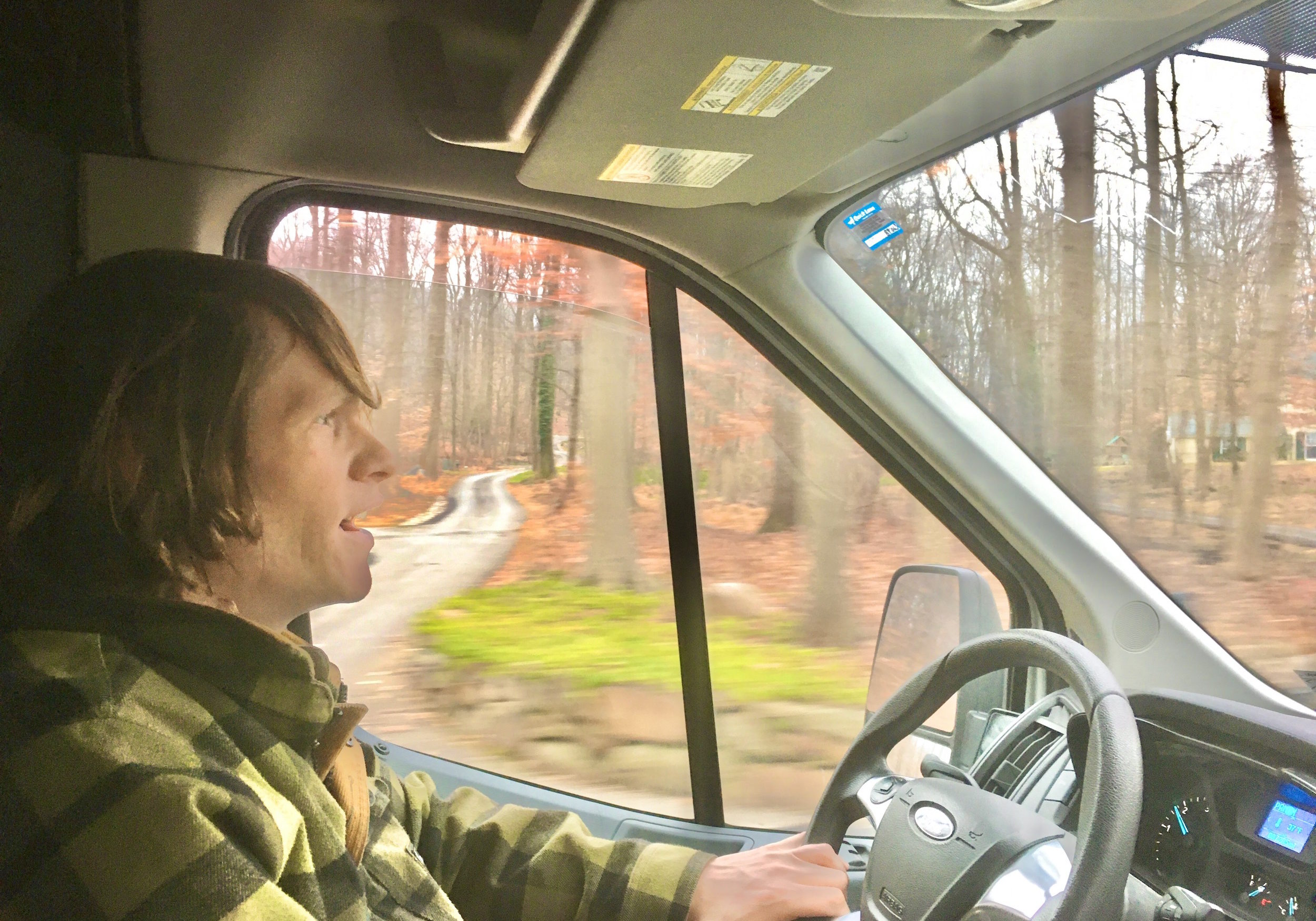 locksmith van going to a job